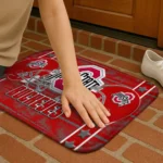 ohio-state-buckeyes-helmet-illustration-scarlet-doormat-best-selling.webp