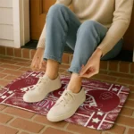 oklahoma-sooners-helmet-illustration-crimson-doormat-best-selling.webp