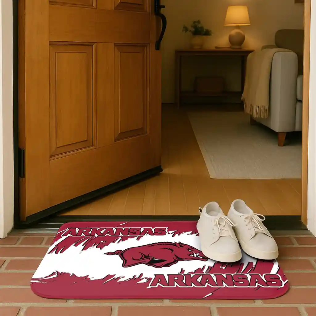 arkansas-razorbacks-plate-rip-red-doormat-fashion-forward.webp