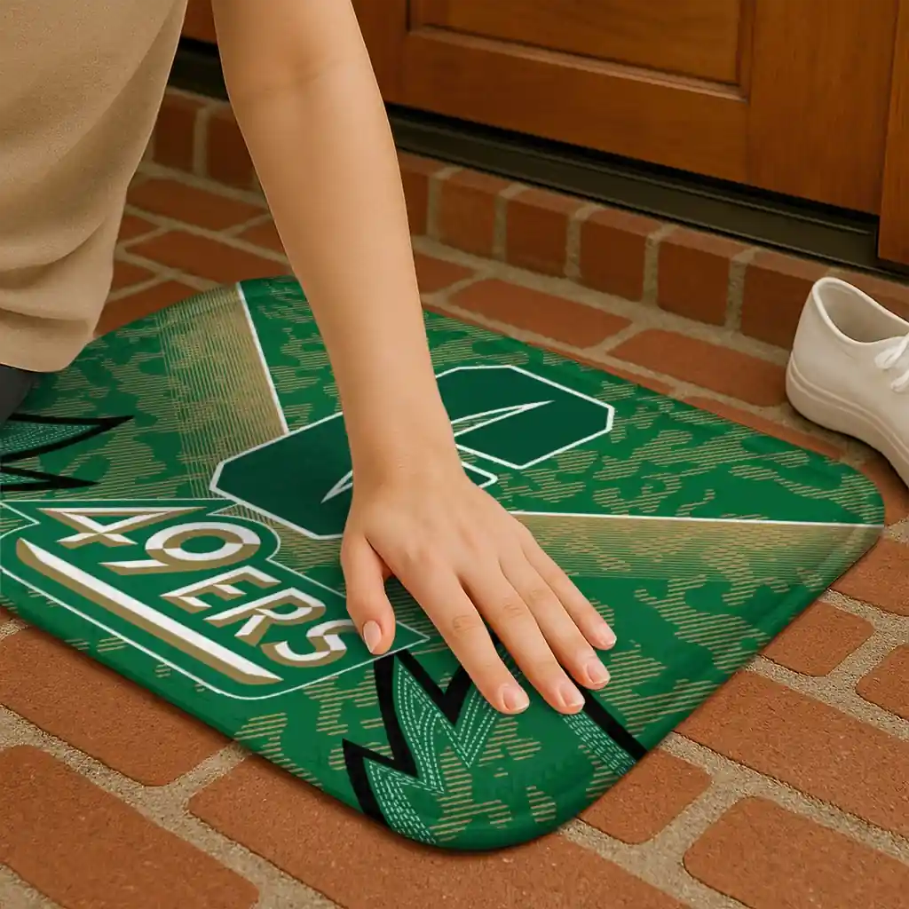charlotte-49ers-layered-lines-green-doormat-premium-grade.webp