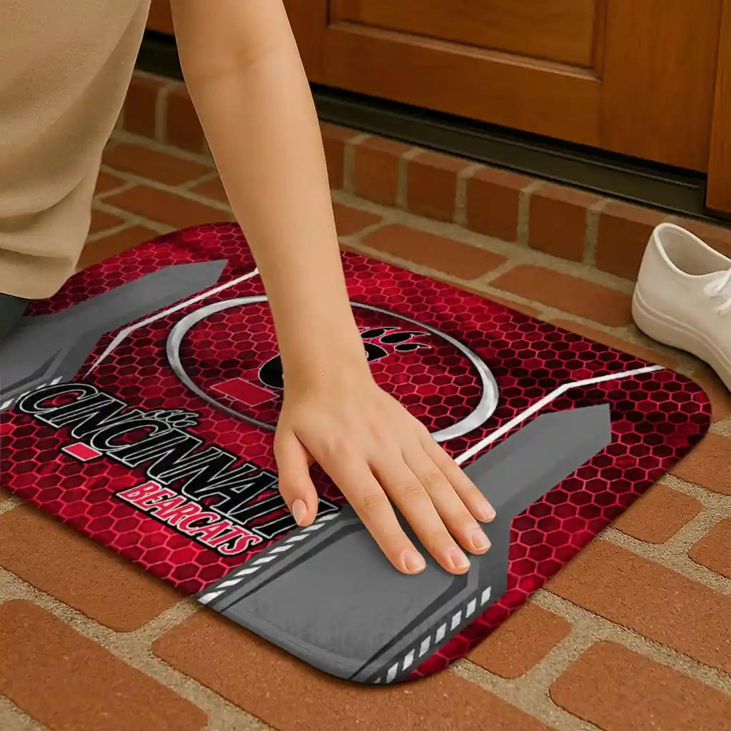 cincinnati-bearcats-hexagon-oval-red-doormat-premium-grade.webp