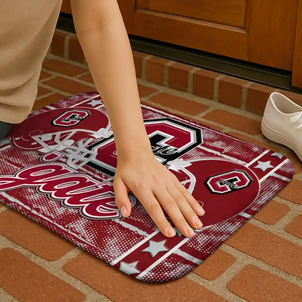 colgate-raiders-helmet-illustration-maroon-doormat-premium-grade.webp