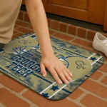 georgia-tech-yellow-jackets-helmet-illustration-gold-doormat-best-selling.webp