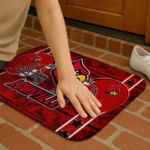 louisville-cardinals-helmet-illustration-red-doormat-best-selling.webp