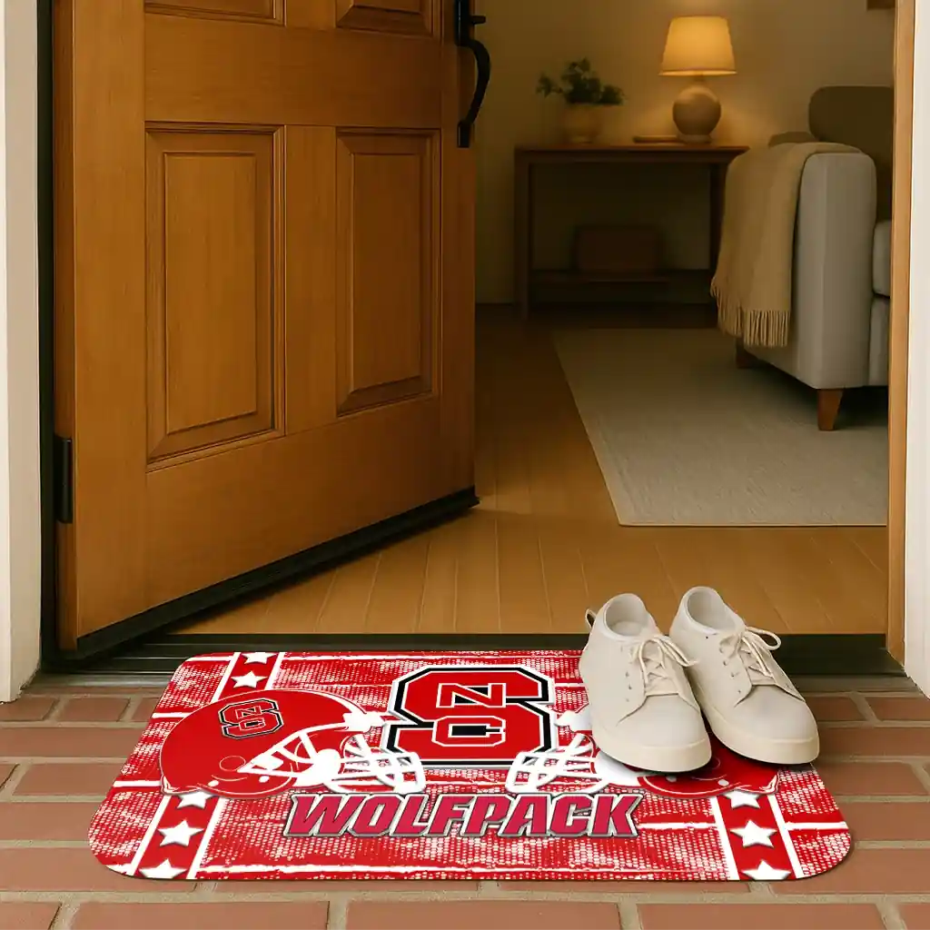 nc-state-wolfpack-helmet-illustration-red-doormat-fashion-forward.webp