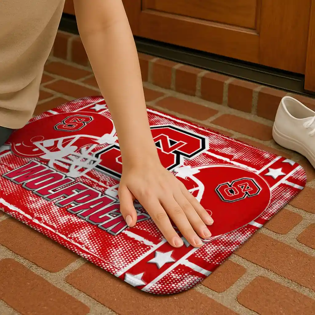 nc-state-wolfpack-helmet-illustration-red-doormat-premium-grade.webp