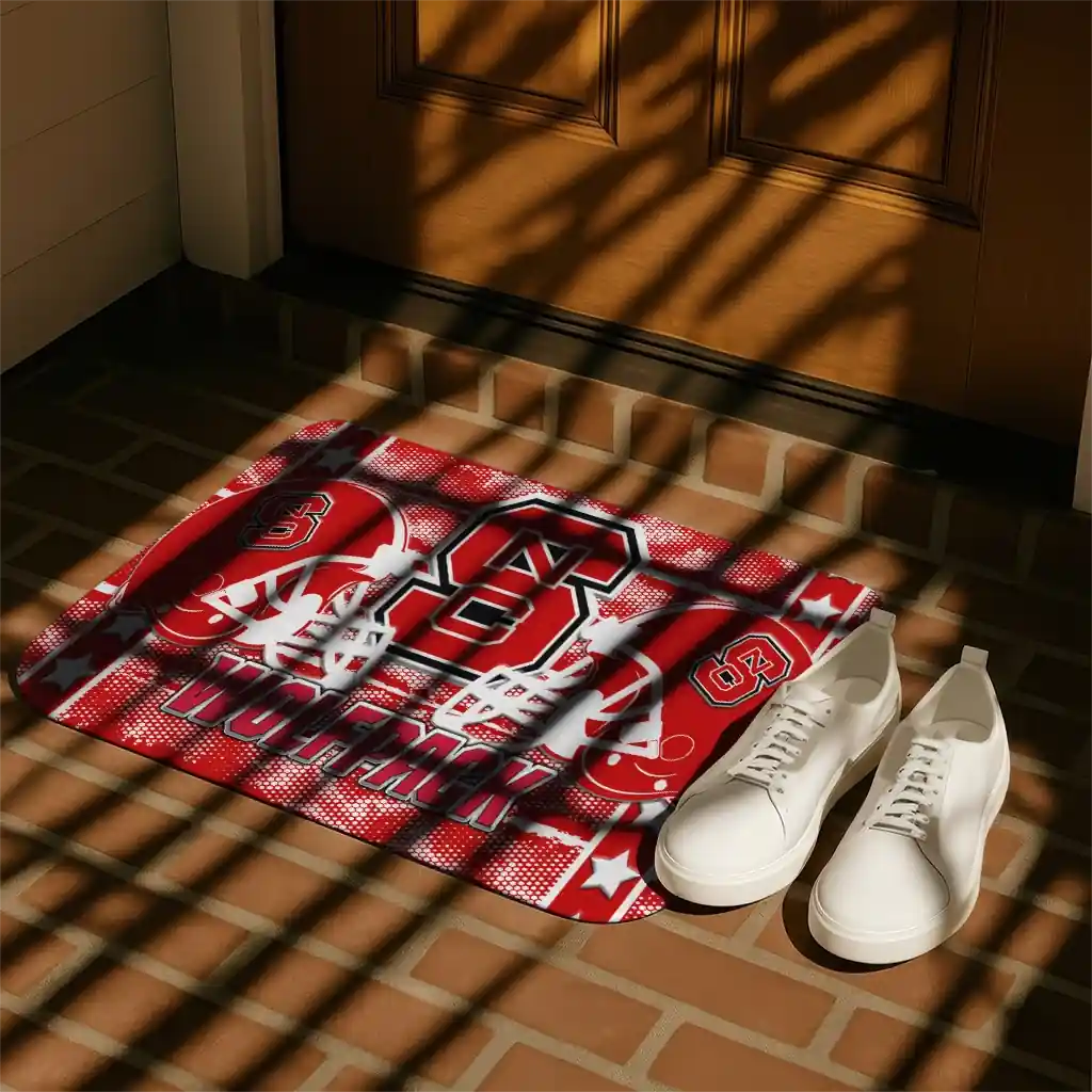 nc-state-wolfpack-helmet-illustration-red-doormat-trendy.webp