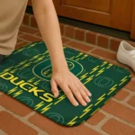 oregon-ducks-bolt-row-green-doormat-best-selling.webp