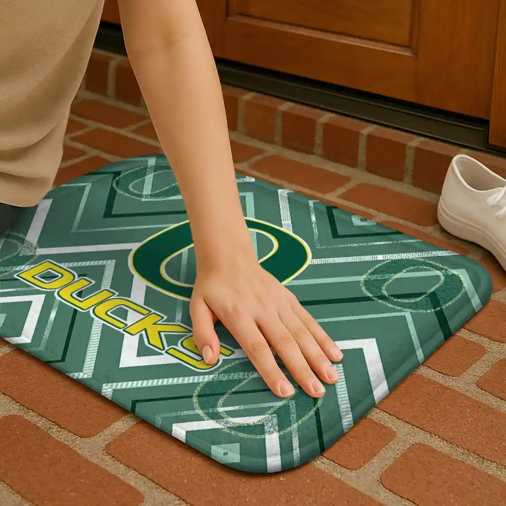 oregon-ducks-chevron-geometrics-green-doormat-premium-grade.webp