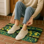 oregon-ducks-palm-silhouette-green-black-doormat-best-selling.webp