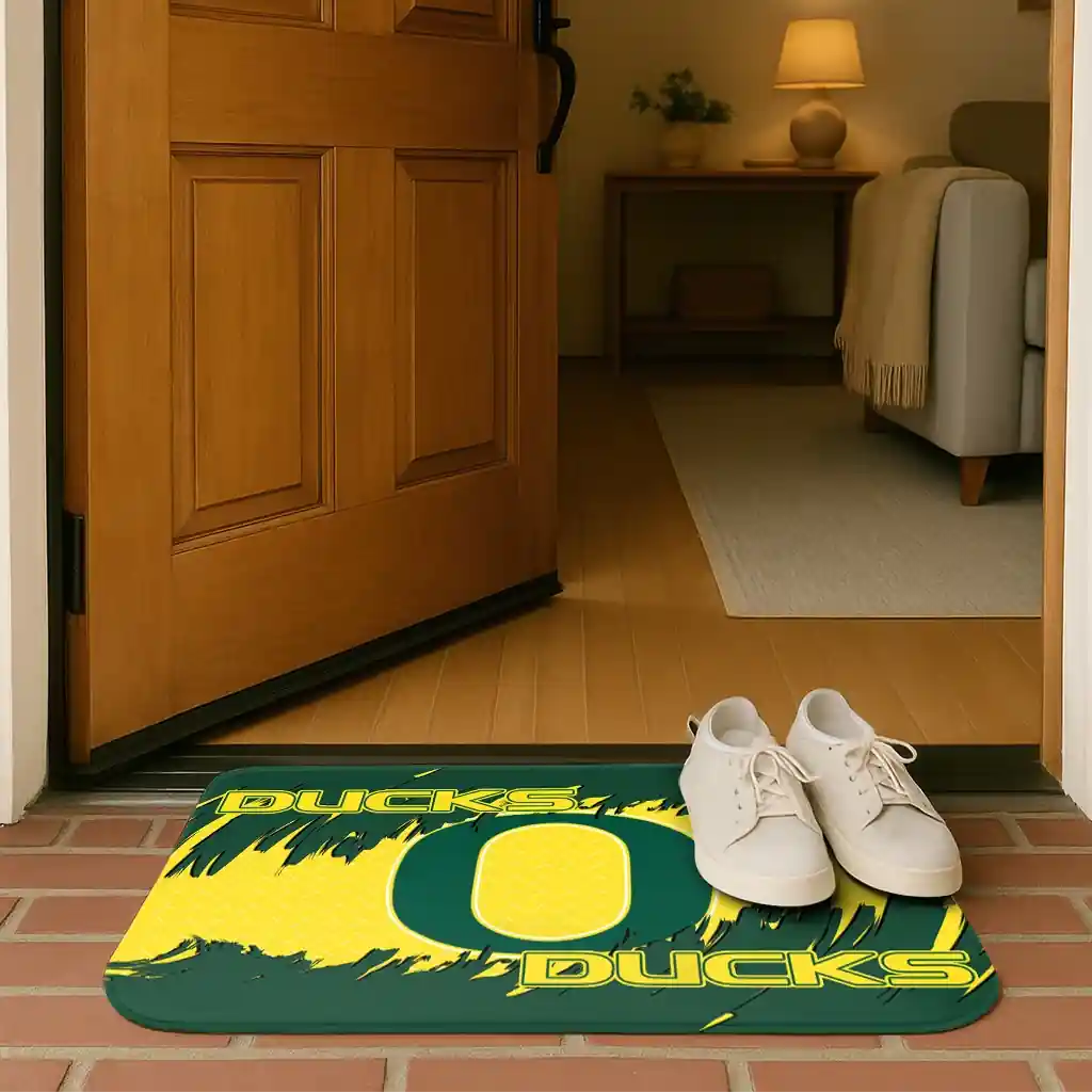 oregon-ducks-plate-rip-green-doormat-fashion-forward.webp