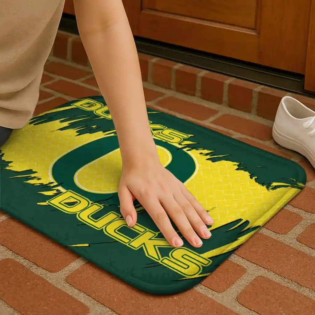 oregon-ducks-plate-rip-green-doormat-premium-grade.webp