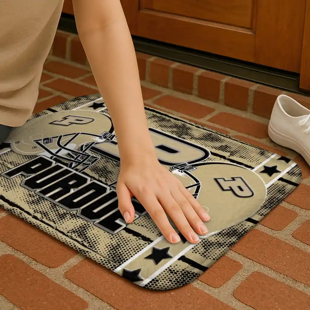 purdue-boilermakers-helmet-illustration-gold-doormat-premium-grade.webp
