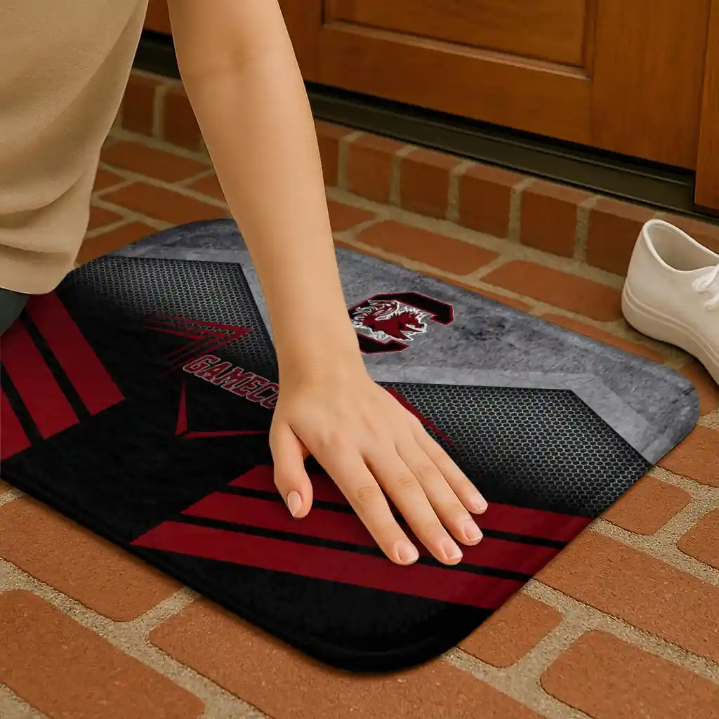south-carolina-gamecocks-chevron-points-garnet-black-doormat-premium-grade.webp