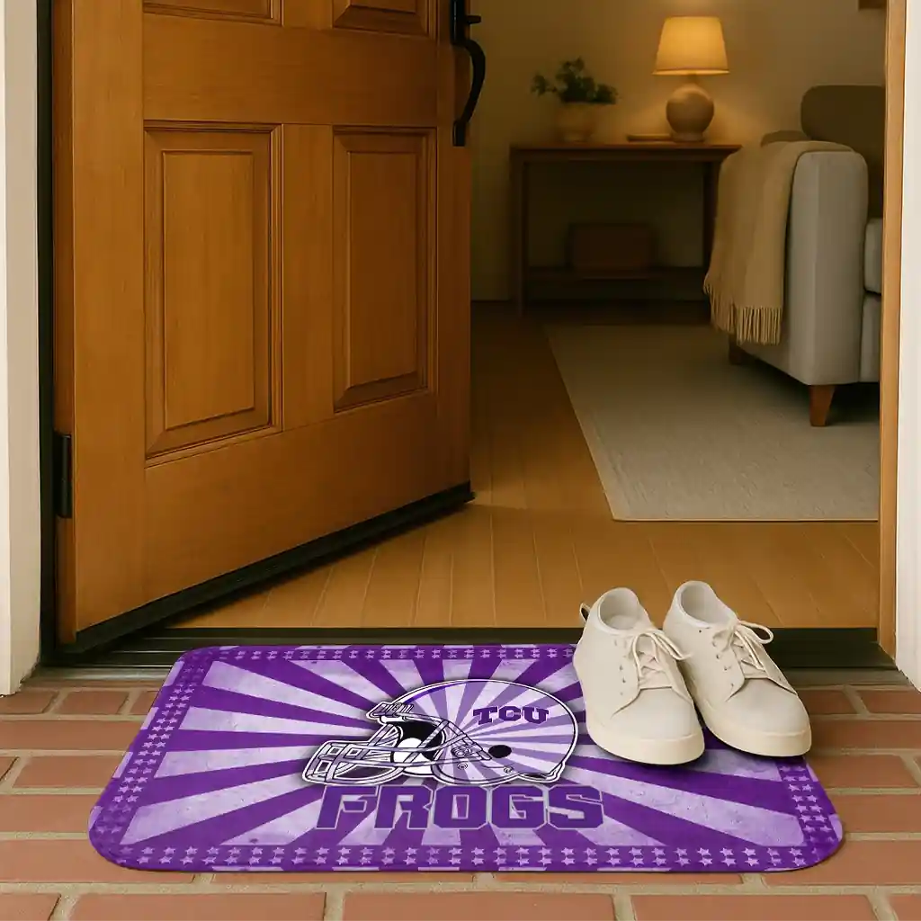 tcu-horned-frogs-helmet-centerpiece-purple-doormat-fashion-forward.webp