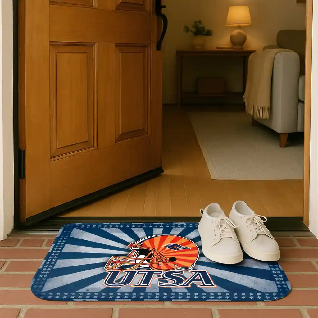 utsa-roadrunners-helmet-centerpiece-orange-doormat-fashion-forward.webp