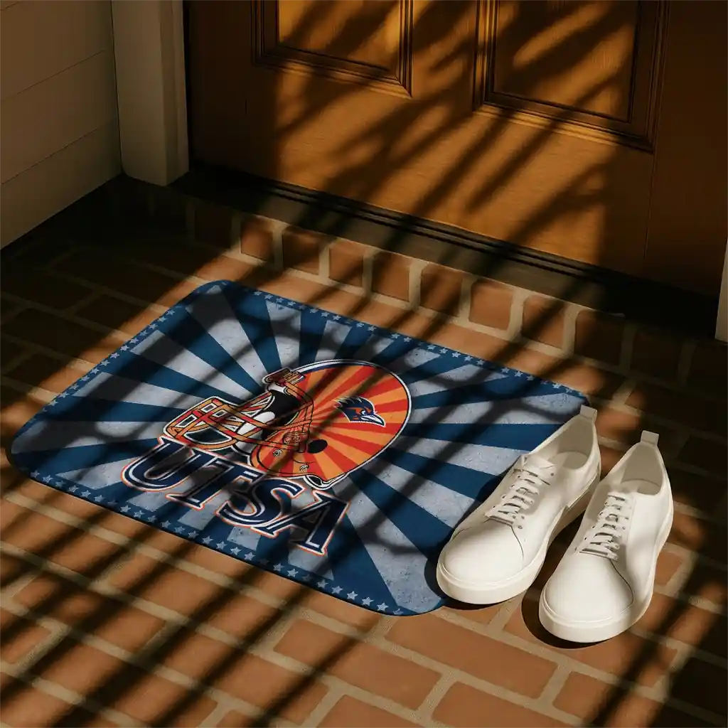utsa-roadrunners-helmet-centerpiece-orange-doormat-trendy.webp