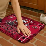 western-kentucky-hilltoppers-helmet-illustration-red-doormat-best-selling.webp