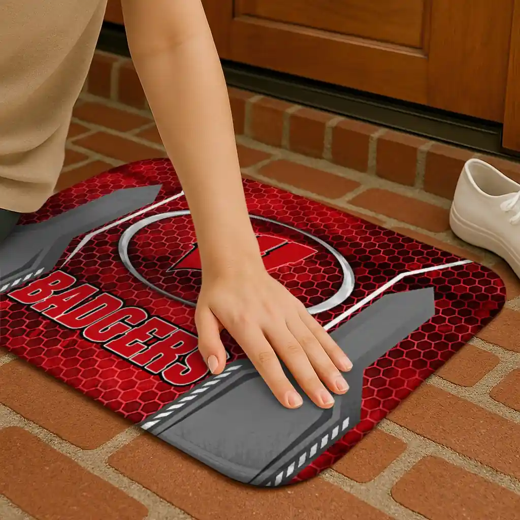 wisconsin-badgers-hexagon-oval-red-doormat-premium-grade.webp